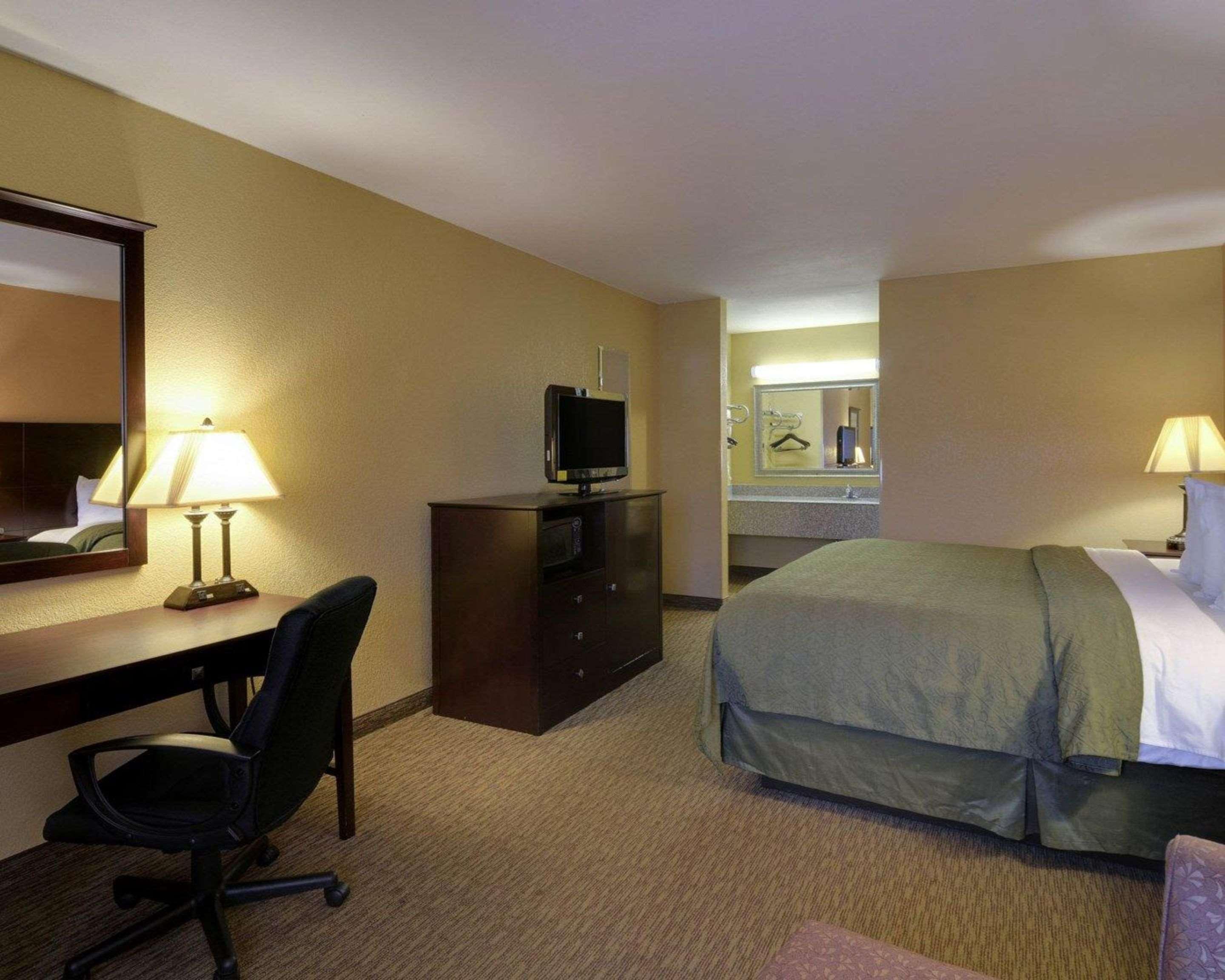 Quality Inn Russellville I-40 Exterior photo